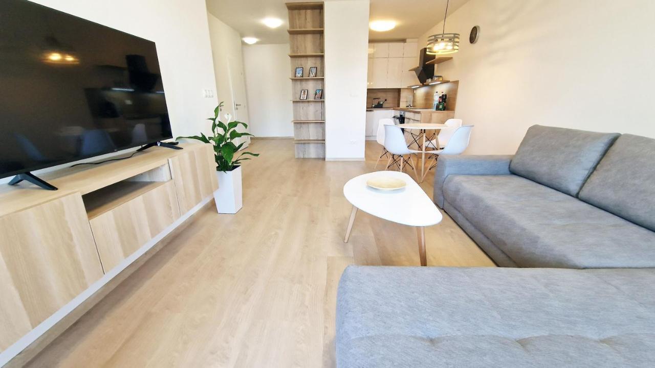 Luxo 2 Room Apartments By Bratislavatrip エクステリア 写真